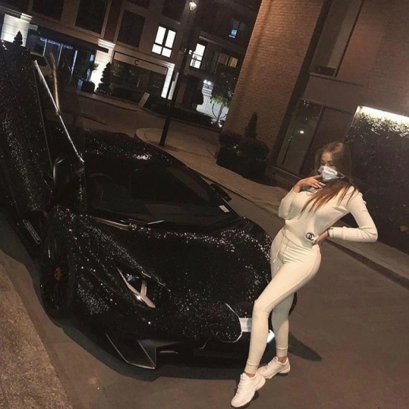 On the style: the rich kids in designer masks boast in self-isolation in luxurious villas On the style: the rich kids in designer masks boast in self-isolation in luxurious villas