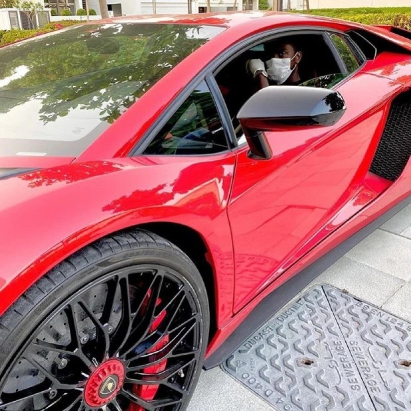 On the style: the rich kids in designer masks boast in self-isolation in luxurious villas On the style: the rich kids in designer masks boast in self-isolation in luxurious villas