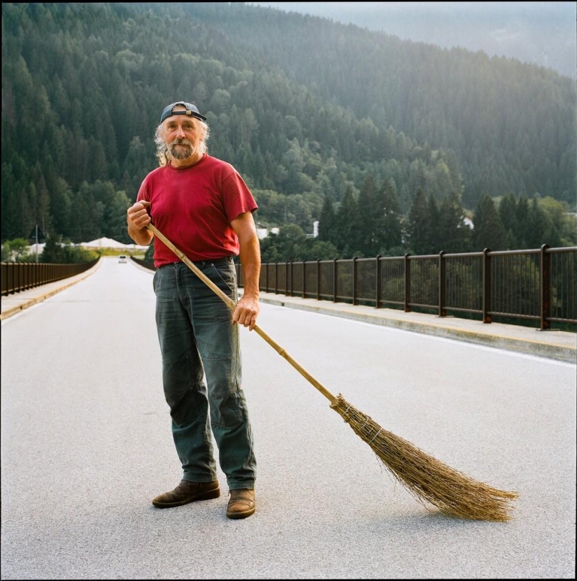 Ordinary Italians through the eyes of Italian Ordinary Italians through the eyes of Italian