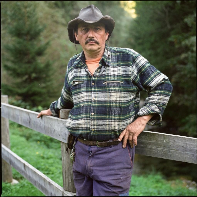 Ordinary Italians through the eyes of Italian Ordinary Italians through the eyes of Italian