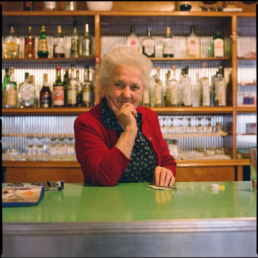 Ordinary Italians through the eyes of Italian Ordinary Italians through the eyes of Italian