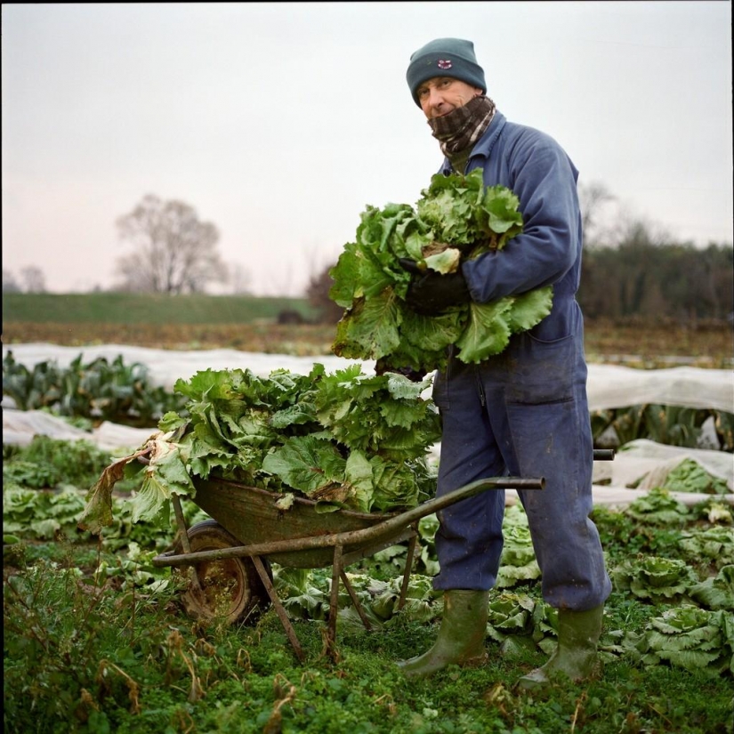 Ordinary Italians through the eyes of Italian Ordinary Italians through the eyes of Italian