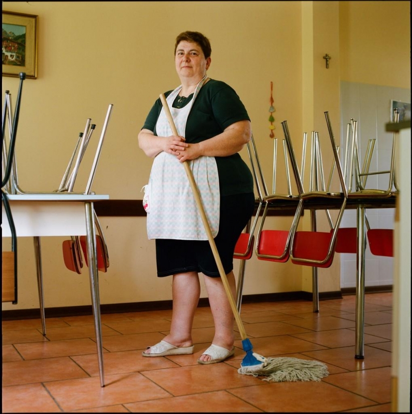 Ordinary Italians through the eyes of Italian Ordinary Italians through the eyes of Italian