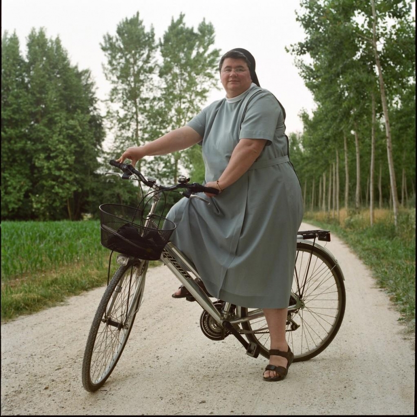 Ordinary Italians through the eyes of Italian Ordinary Italians through the eyes of Italian