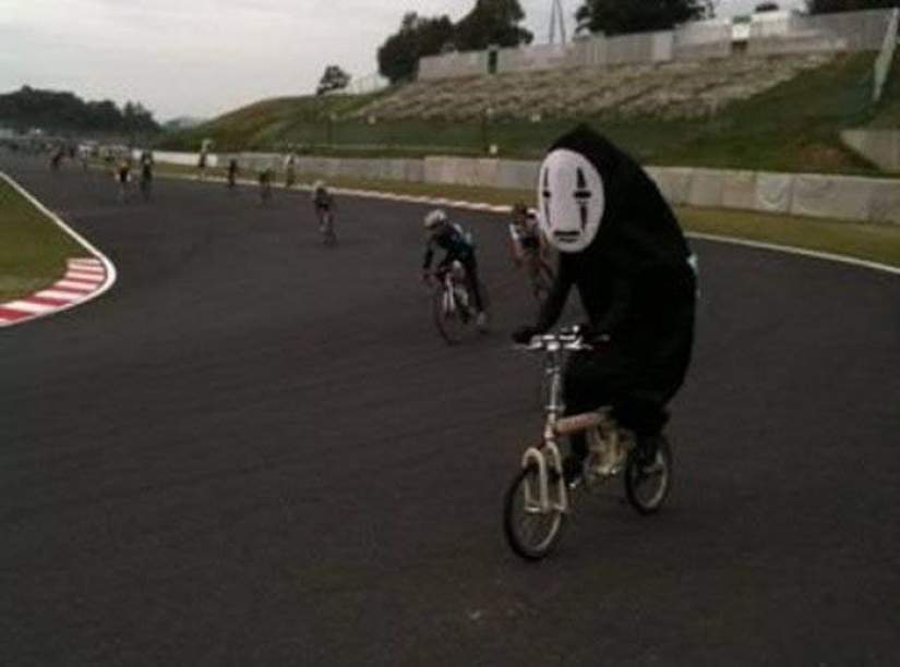 Ordinary pictures of life in Japan, from which the Europeans will climb eye on his forehead Ordinary pictures of life in Japan, from which the Europeans will climb eye on his forehead