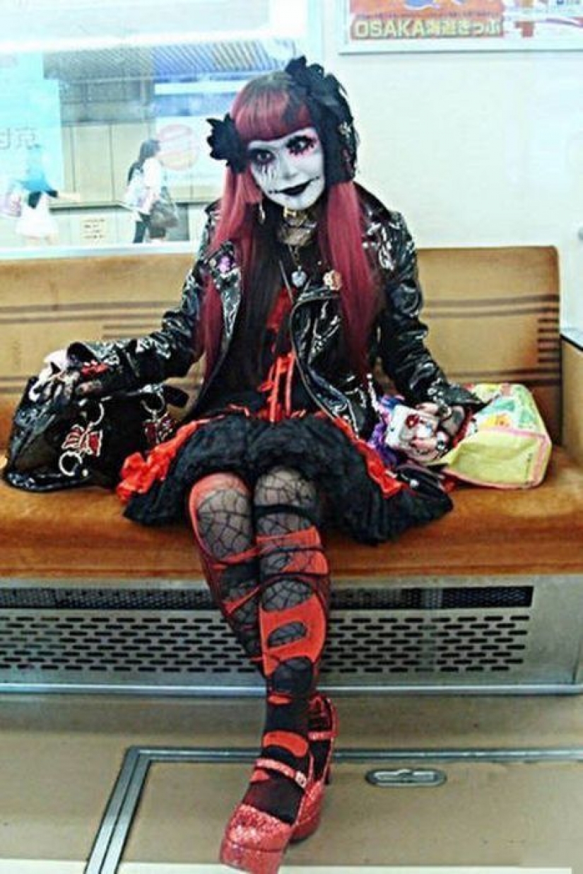 Ordinary pictures of life in Japan, from which the Europeans will climb eye on his forehead Ordinary pictures of life in Japan, from which the Europeans will climb eye on his forehead