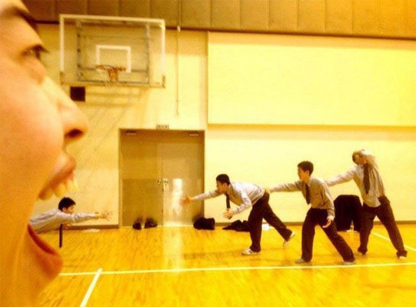 Ordinary pictures of life in Japan, from which the Europeans will climb eye on his forehead Ordinary pictures of life in Japan, from which the Europeans will climb eye on his forehead