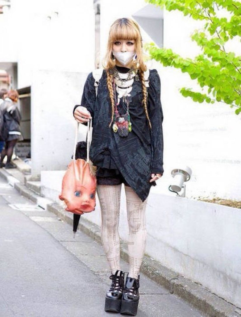 Ordinary pictures of life in Japan, from which the Europeans will climb eye on his forehead Ordinary pictures of life in Japan, from which the Europeans will climb eye on his forehead