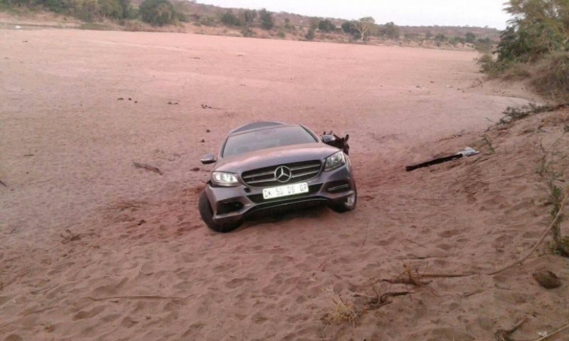 Otro "trabajo del sueño" en los EMIRATOS árabes unidos la búsqueda de especialista de búsqueda de coches de lujo abandonados Otro "trabajo del sueño" en los EMIRATOS árabes unidos la búsqueda de especialista de búsqueda de coches de lujo abandonados