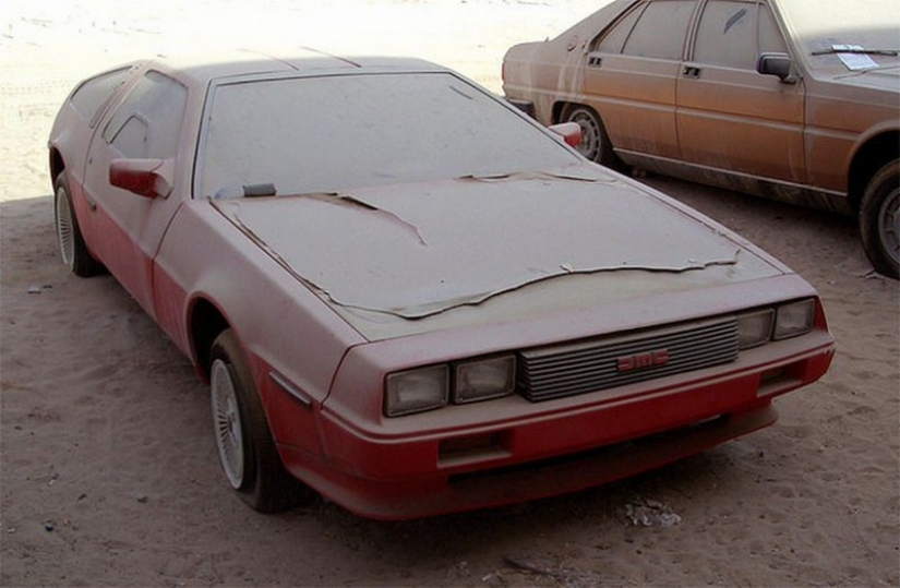 Otro "trabajo del sueño" en los EMIRATOS árabes unidos la búsqueda de especialista de búsqueda de coches de lujo abandonados Otro "trabajo del sueño" en los EMIRATOS árabes unidos la búsqueda de especialista de búsqueda de coches de lujo abandonados