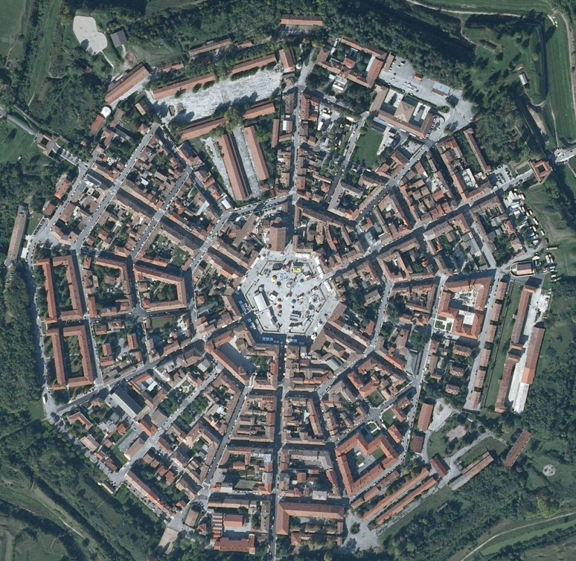 Palmanova es simétrica de la fortaleza de la ciudad en Italia