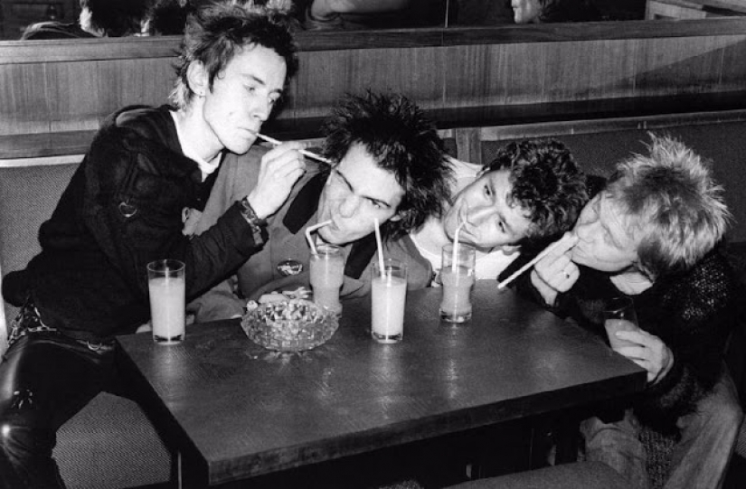 Parecía una icónica banda de rock en el principio