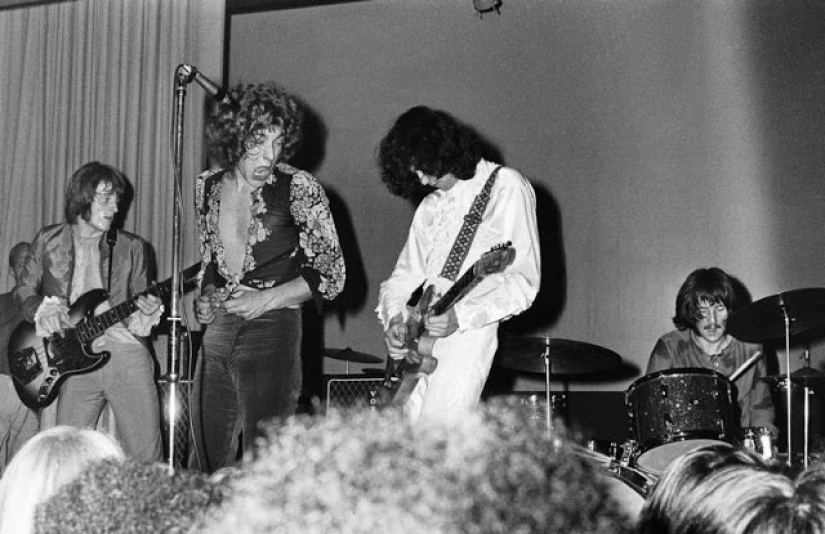 Parecía una icónica banda de rock en el principio