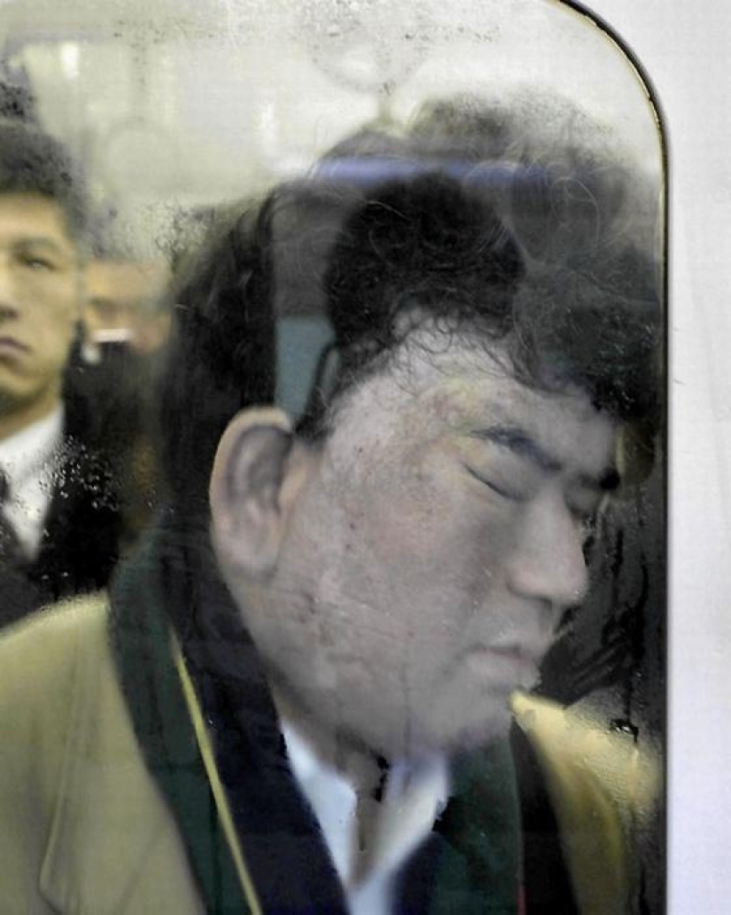 Parece que la costumbre de aplastar en el metro de Tokio Parece que la costumbre de aplastar en el metro de Tokio