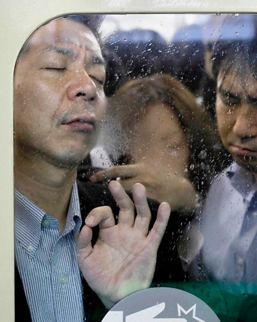 Parece que la costumbre de aplastar en el metro de Tokio Parece que la costumbre de aplastar en el metro de Tokio