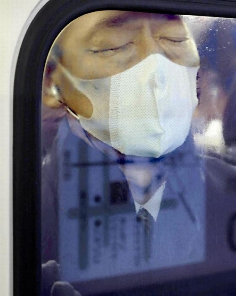 Parece que la costumbre de aplastar en el metro de Tokio Parece que la costumbre de aplastar en el metro de Tokio