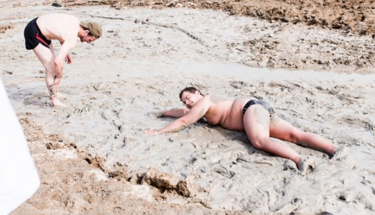 Photo: dying Dead sea