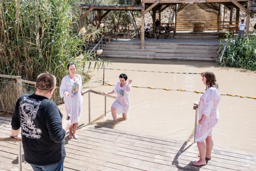 Photo: dying Dead sea