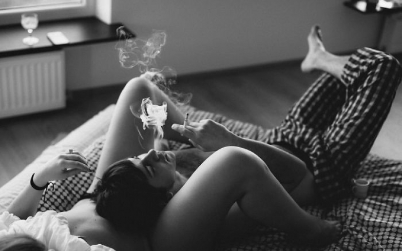 Photographer captures intimate moments of couples in love