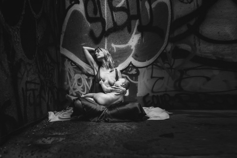 Photographer takes nursing mothers and it is very beautiful