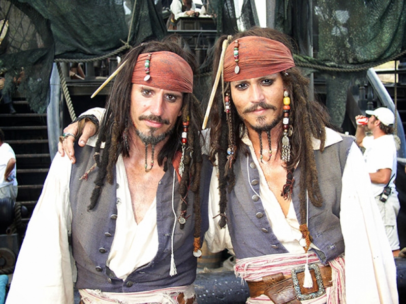 Photos of movie stars and their stunt doubles, after which your life will never be the same