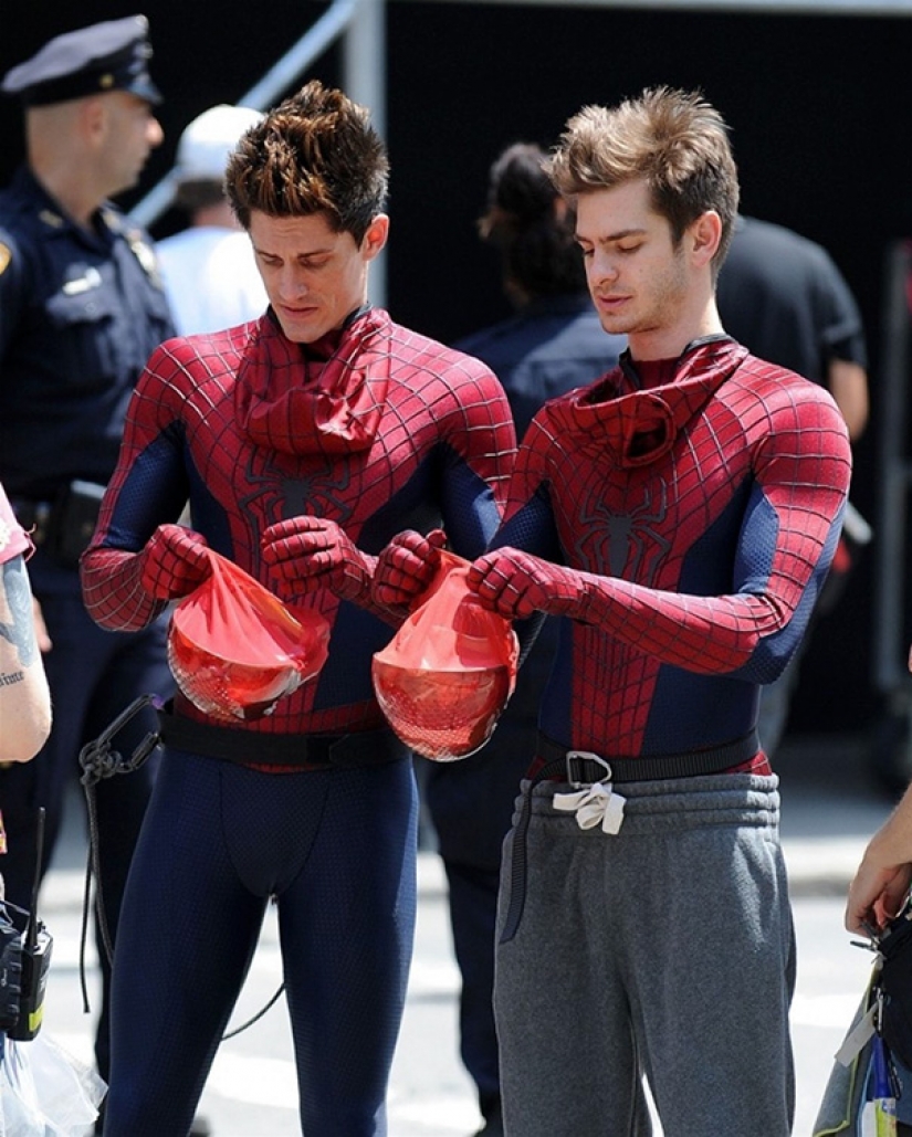 Photos of movie stars and their stunt doubles, after which your life will never be the same