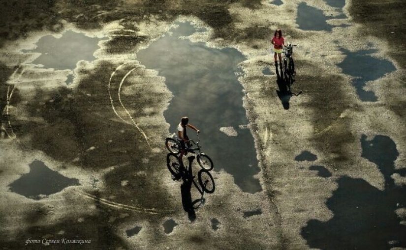 Pictures of a person, who is traveling in Russia with a camera in his hands
