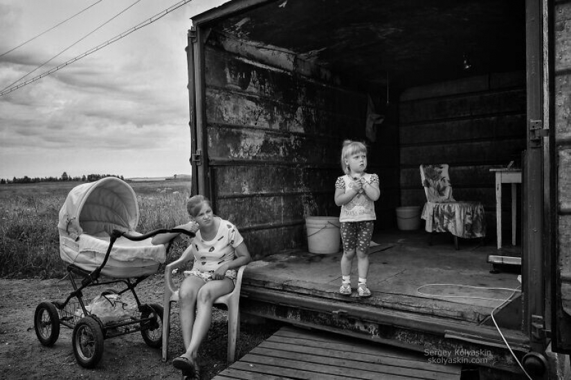 Pictures of a person, who is traveling in Russia with a camera in his hands