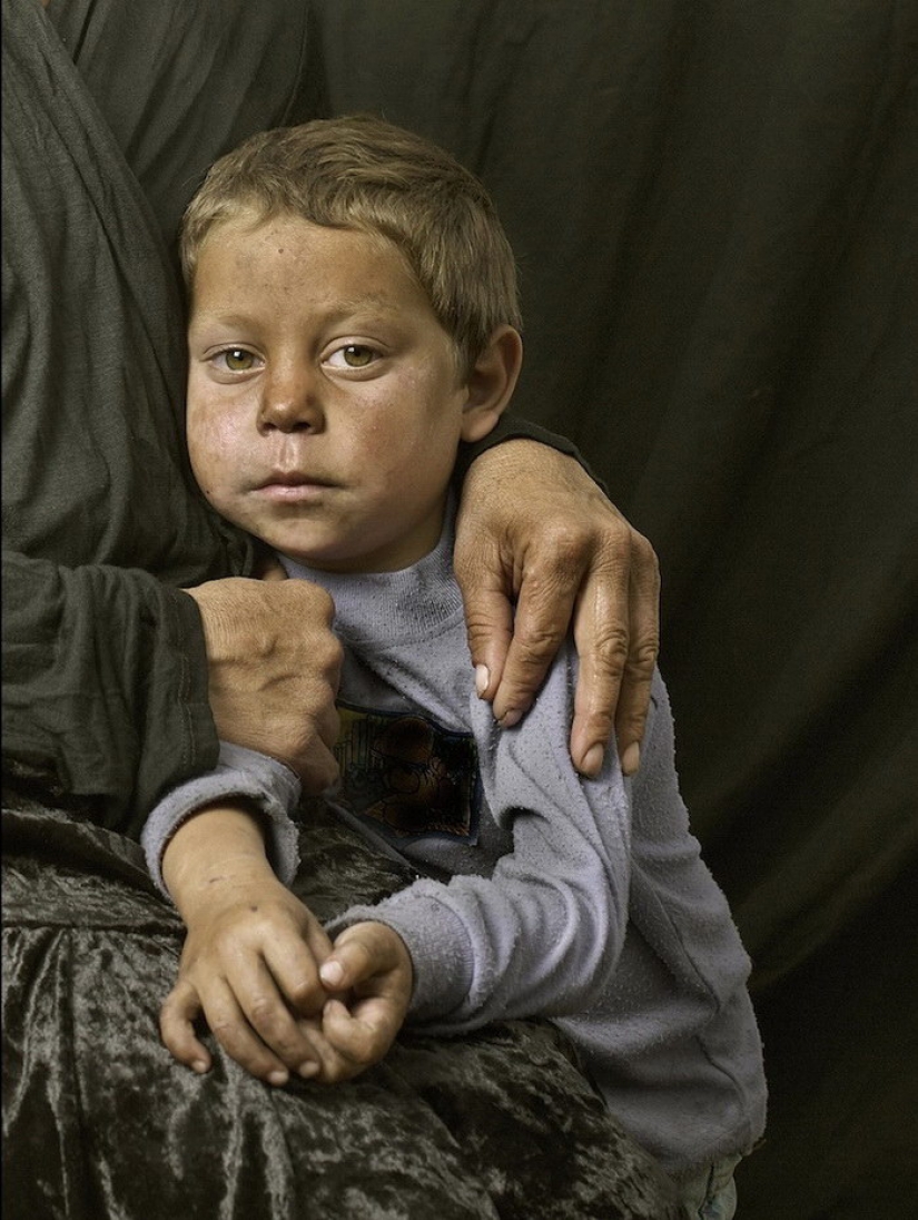 Poignant portraits of the Iberian Roma in the style of old paintings Poignant portraits of the Iberian Roma in the style of old paintings