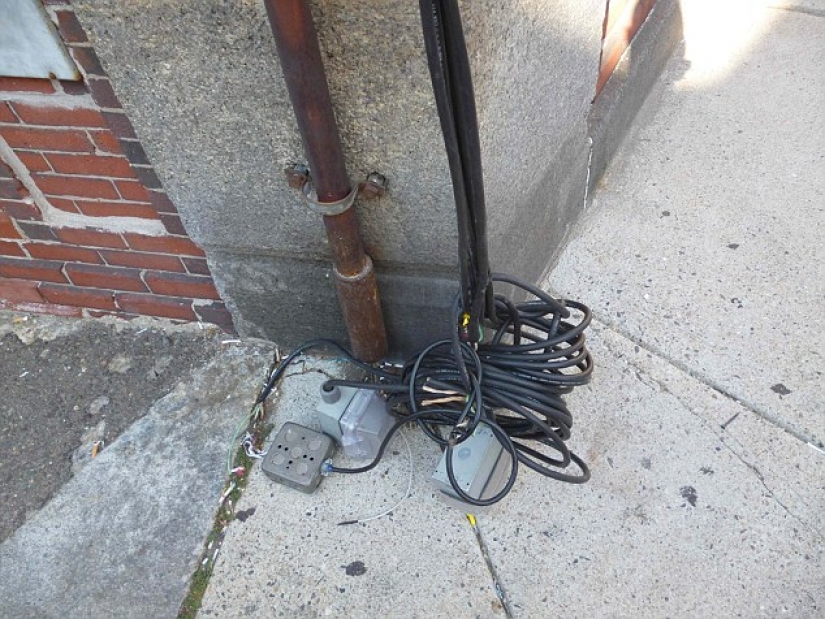 "Quedarse atrás, matar": el peor de los ejemplos de cableado en el extranjero "Quedarse atrás, matar": el peor de los ejemplos de cableado en el extranjero