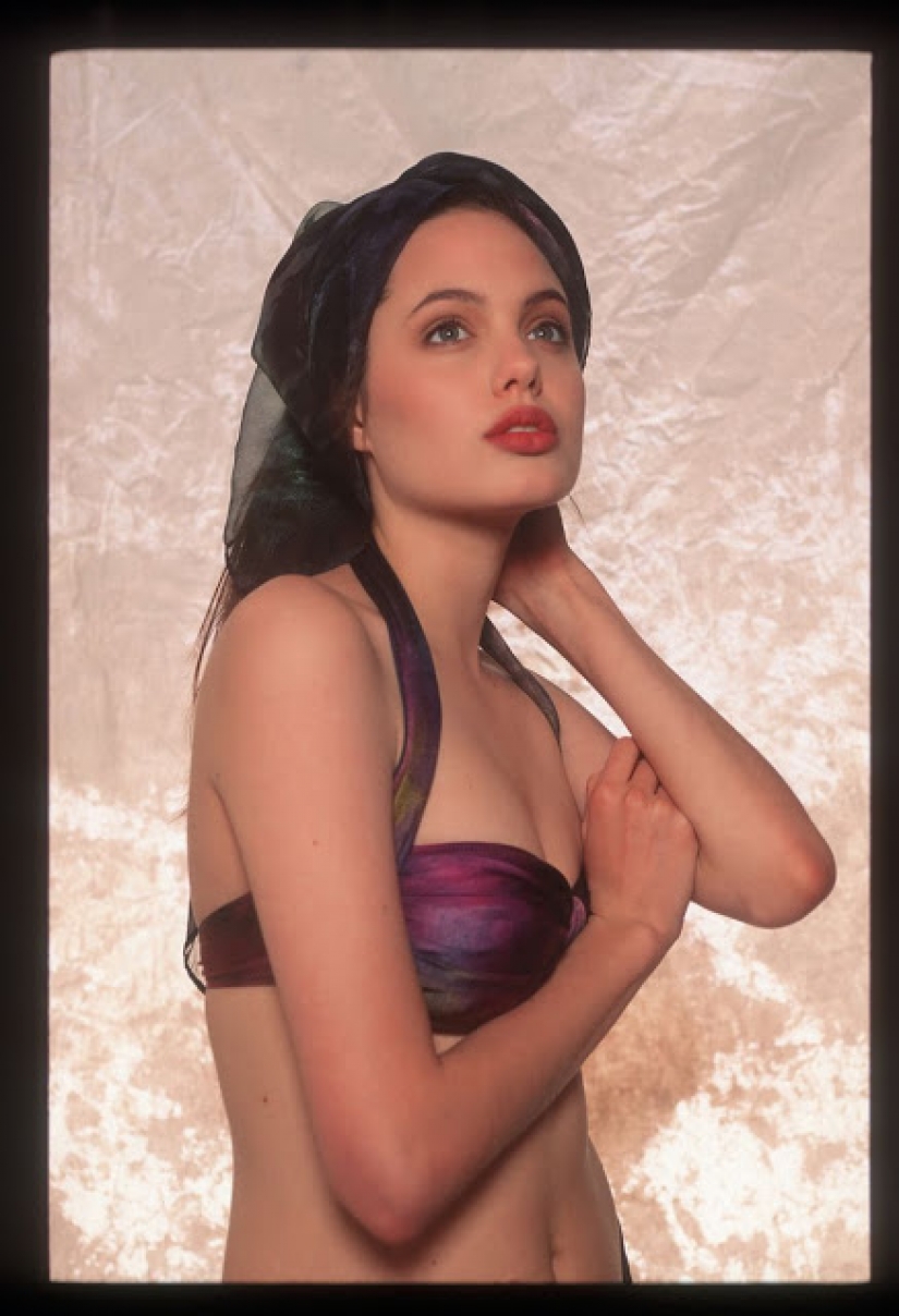 Rare footage from shoot 16-year-old Angelina Jolie in lingerie Rare footage from shoot 16-year-old Angelina Jolie in lingerie