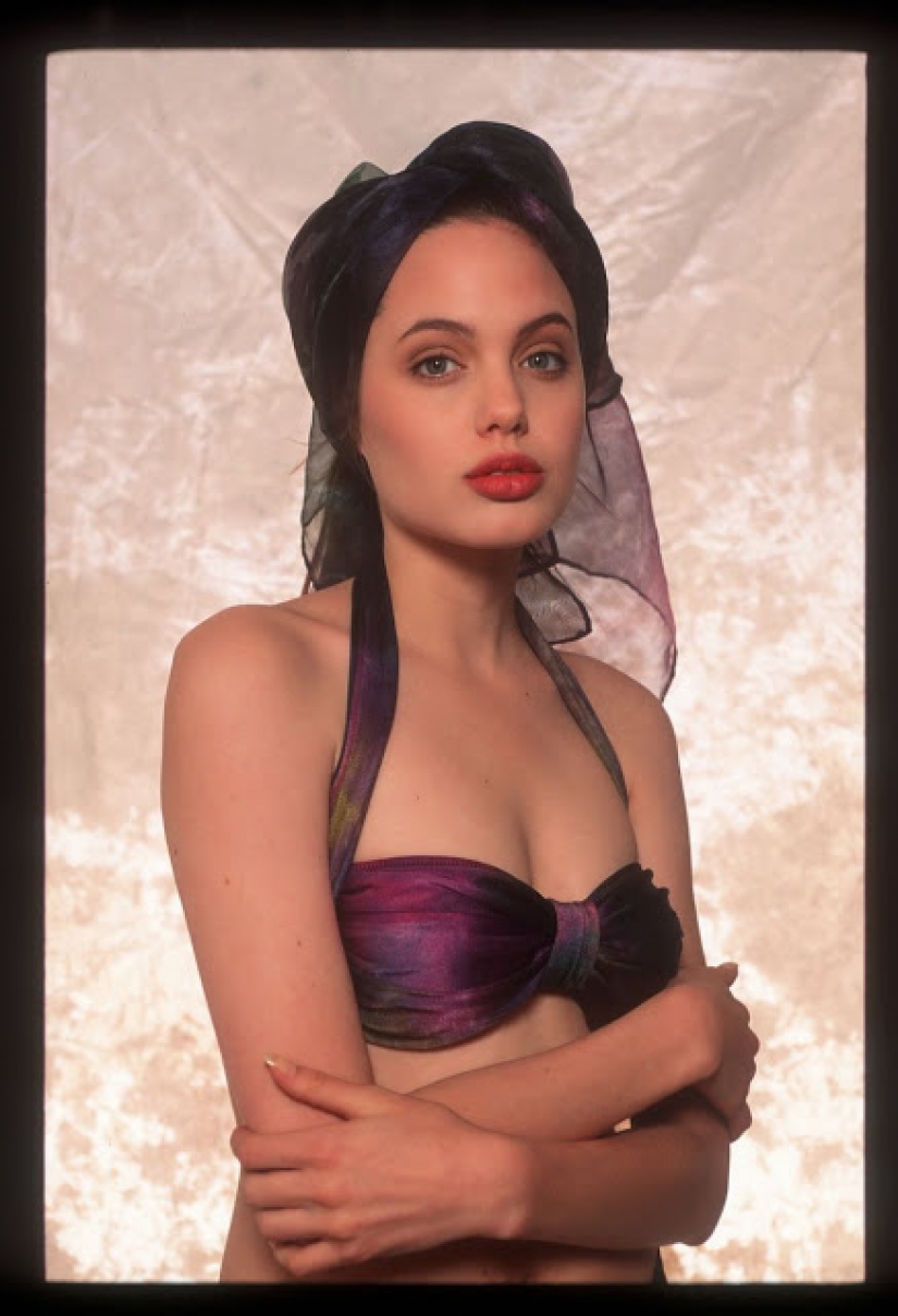 Rare footage from shoot 16-year-old Angelina Jolie in lingerie Rare footage from shoot 16-year-old Angelina Jolie in lingerie