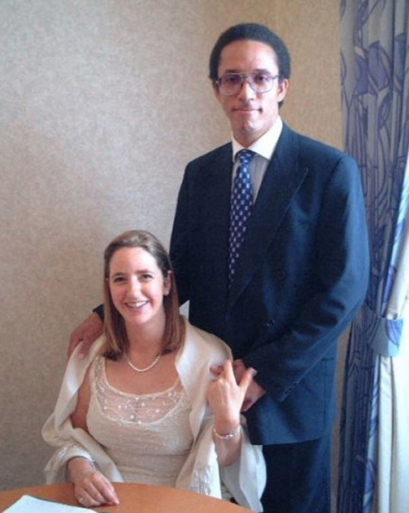 Resourceful gigolo years seducing women, posing as a CIA agent