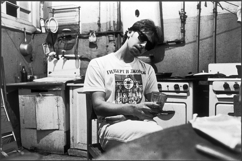 Respiración profunda de la libertad: el material de archivo de la brillante roca de la juerga de la perestroika Respiración profunda de la libertad: el material de archivo de la brillante roca de la juerga de la perestroika