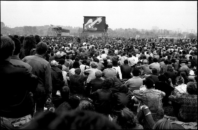 Respiración profunda de la libertad: el material de archivo de la brillante roca de la juerga de la perestroika Respiración profunda de la libertad: el material de archivo de la brillante roca de la juerga de la perestroika