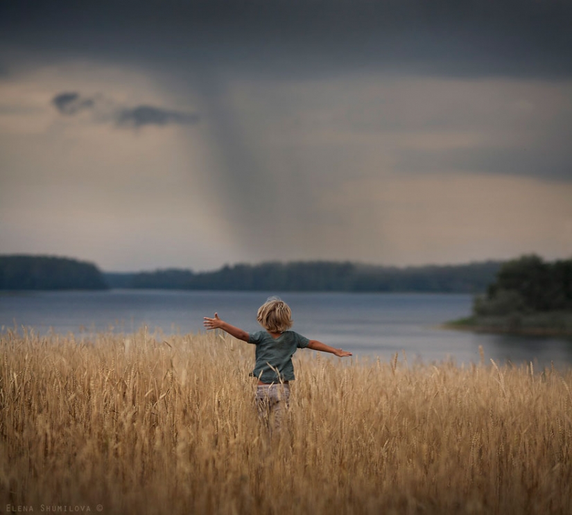Russian woman creates stunning photographs of your children with animals in the village Russian woman creates stunning photographs of your children with animals in the village
