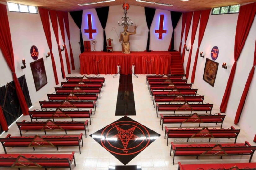 Satanistas amenazan el Mississippi para mencionar a Dios en una nueva bandera