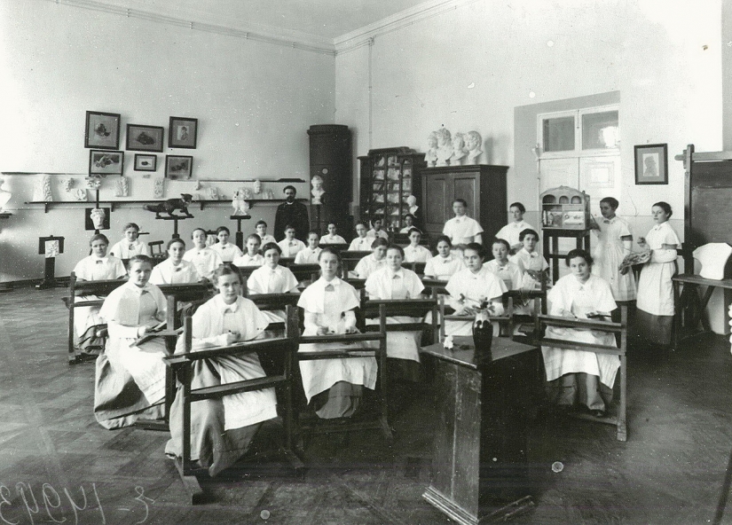 School uniforms in Russia: from Imperial decrees to anarchy School uniforms in Russia: from Imperial decrees to anarchy