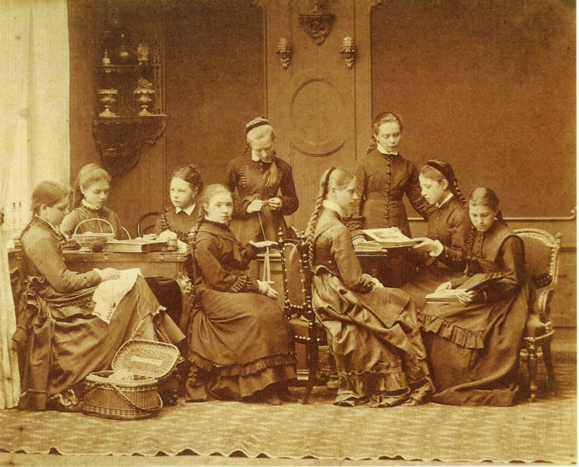 School uniforms in Russia: from Imperial decrees to anarchy School uniforms in Russia: from Imperial decrees to anarchy