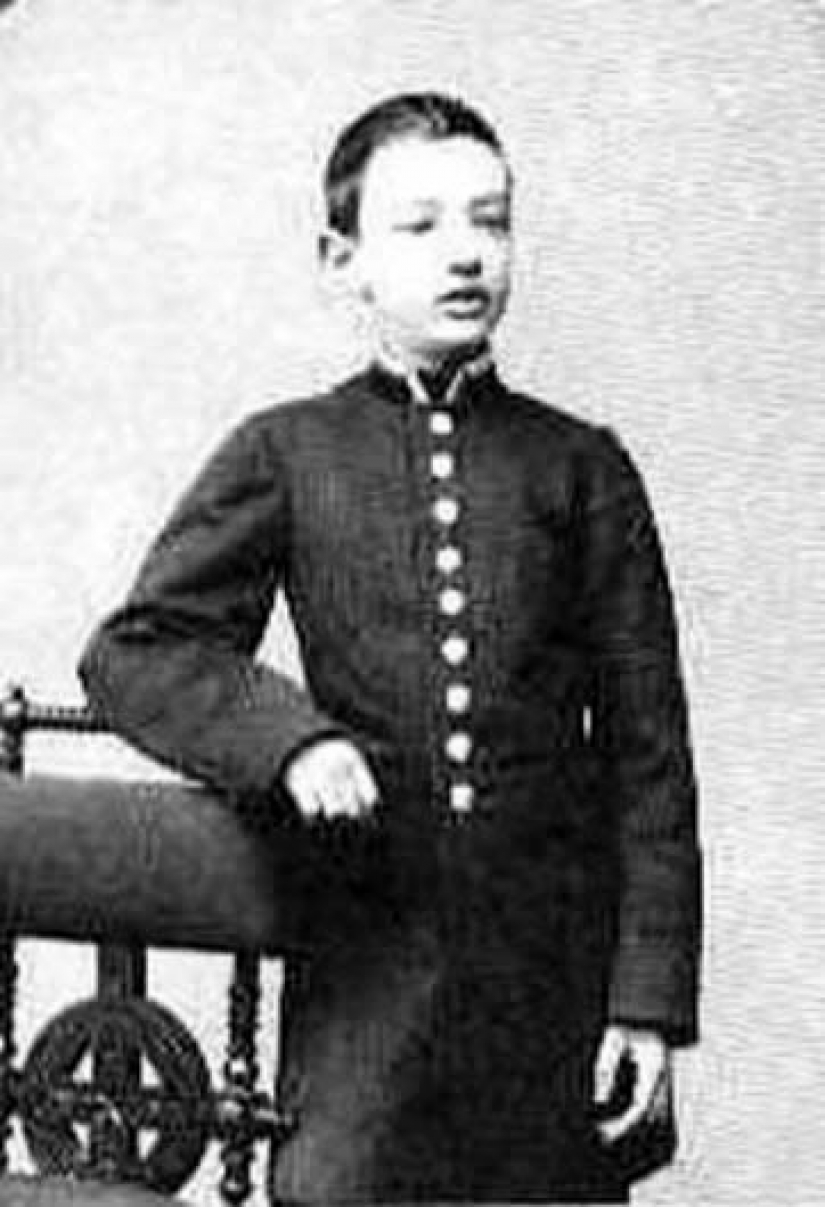 School uniforms in Russia: from Imperial decrees to anarchy School uniforms in Russia: from Imperial decrees to anarchy