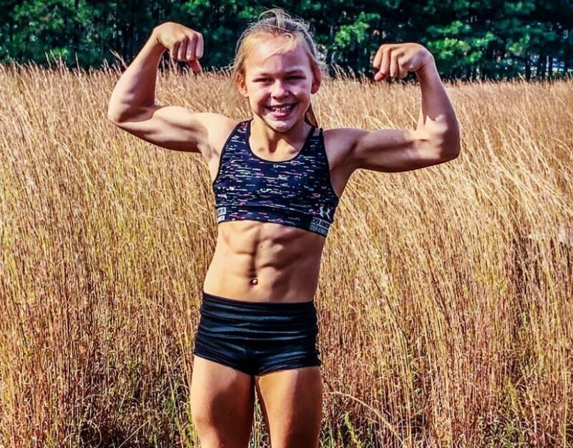 Se parece a 10 años de edad chica que entrena durante 30 horas a la semana