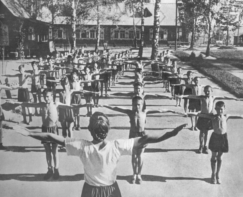 "Siempre adelante, ni un paso atrás": el día de hoy, el 97 años de la organización de pioneros