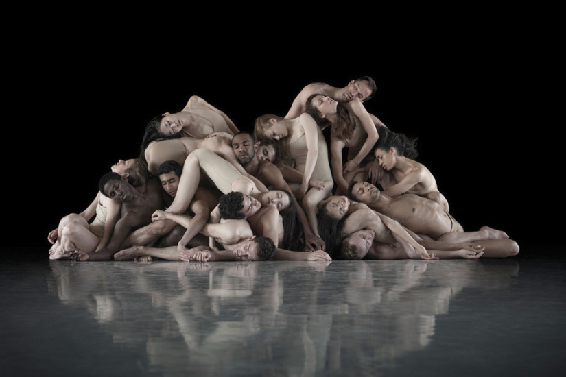 Sleep: what happens to the bodies of the dancers after the last musical chord Sleep: what happens to the bodies of the dancers after the last musical chord