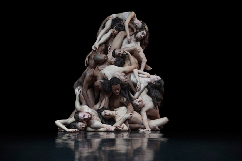 Sleep: what happens to the bodies of the dancers after the last musical chord Sleep: what happens to the bodies of the dancers after the last musical chord