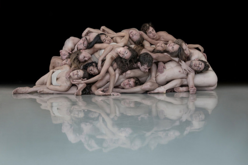 Sleep: what happens to the bodies of the dancers after the last musical chord Sleep: what happens to the bodies of the dancers after the last musical chord