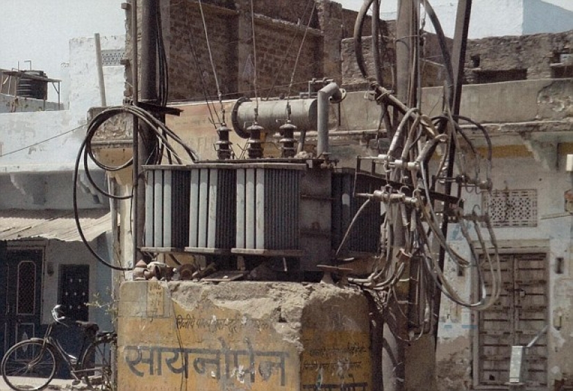 "Stay back, kill": the worst examples of wiring abroad "Stay back, kill": the worst examples of wiring abroad