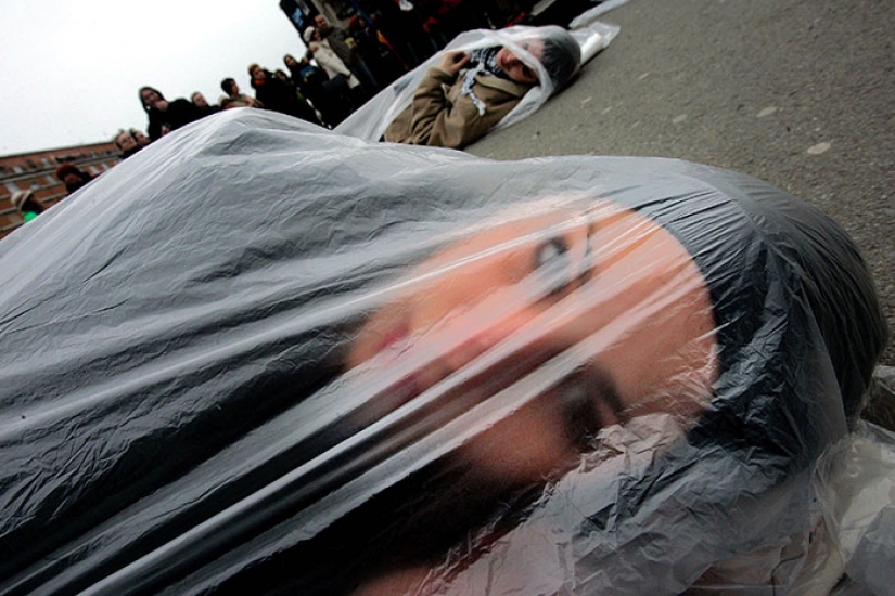 Strong weaker sex: the most striking photos of women's protest movements