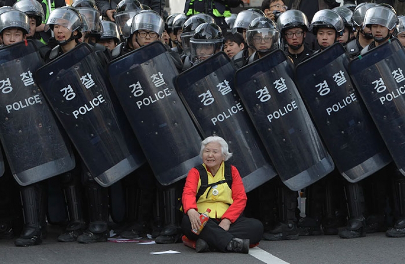 Strong weaker sex: the most striking photos of women's protest movements