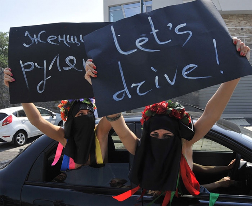 Strong weaker sex: the most striking photos of women's protest movements