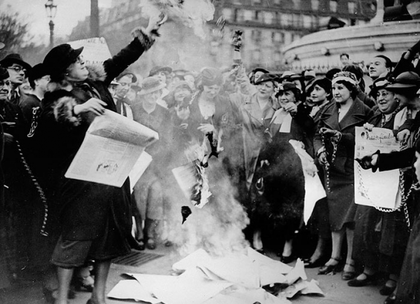 Strong weaker sex: the most striking photos of women's protest movements
